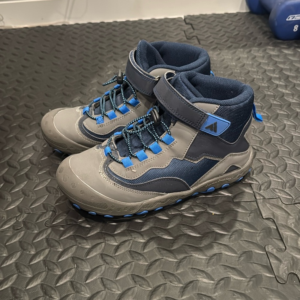 Mishansha size 37 boys boots